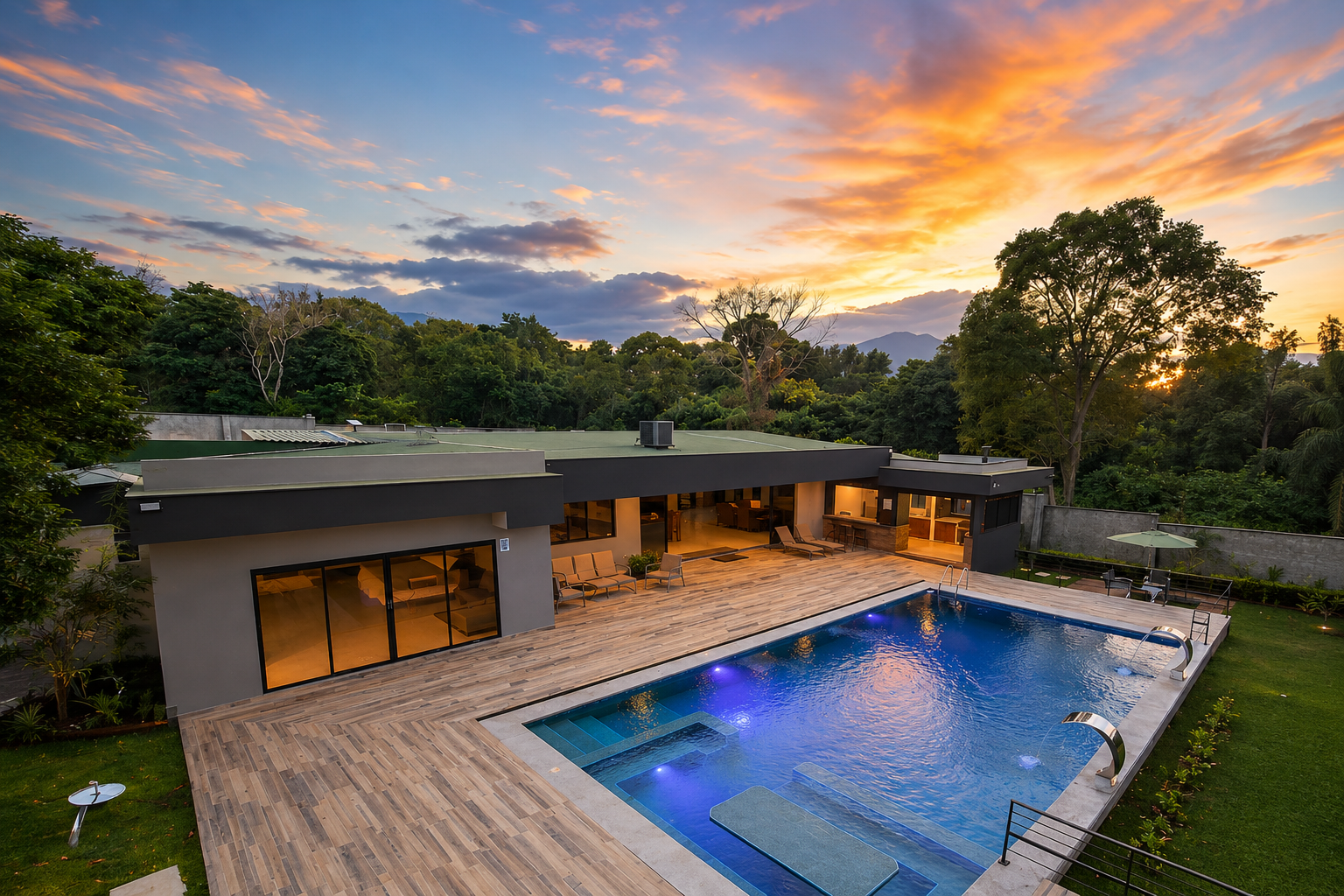Real Estate - Casa con piscina